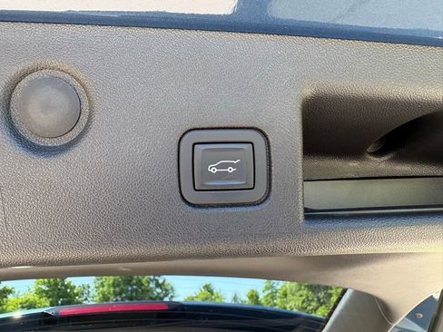 Used 2024 Chevrolet Equinox Premier w/ LPO, Floor Liner Package FWD image 50