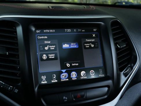 Used 2018 Jeep Cherokee Trailhawk w/ Comfort/Convenience Group image 17