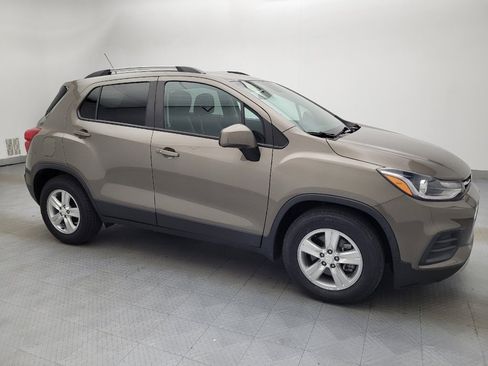 Used 2021 Chevrolet Trax LT w/ LT Convenience Package image 11