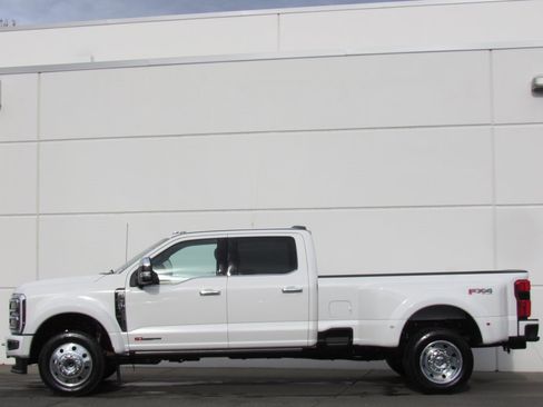 Used 2024 Ford F450 Platinum w/ FX4 Off-Road Package image 4