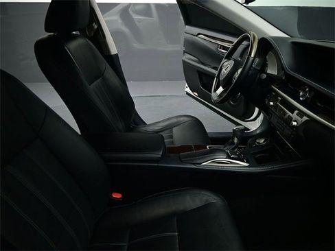 Used 2016 Lexus ES 350 w/ Luxury Package w/Wood Trim image 24