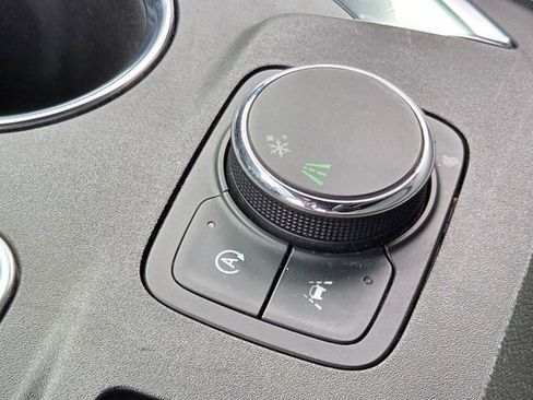 Used 2023 Chevrolet Traverse LT FWD image 30