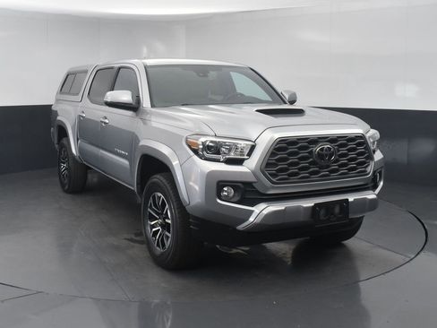 Used 2020 Toyota Tacoma TRD Sport image 2