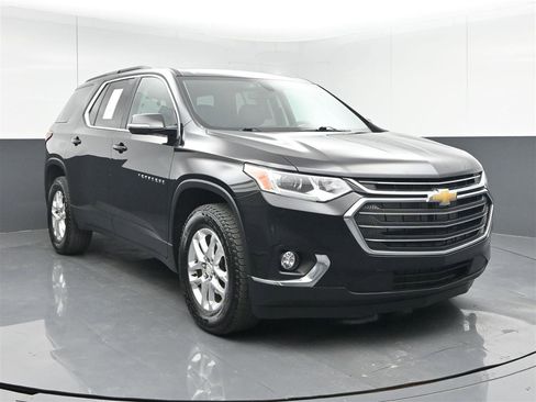 Used 2020 Chevrolet Traverse LT image 1