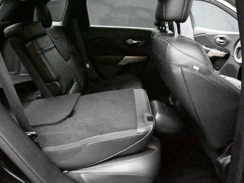 Used 2018 Jeep Cherokee Limited AWD/4WD image 16