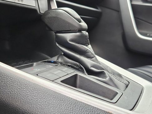 Used 2020 Toyota RAV4 LE image 11