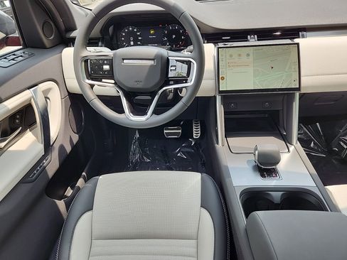 New 2024 Land Rover Discovery Sport Dynamic SE image 4