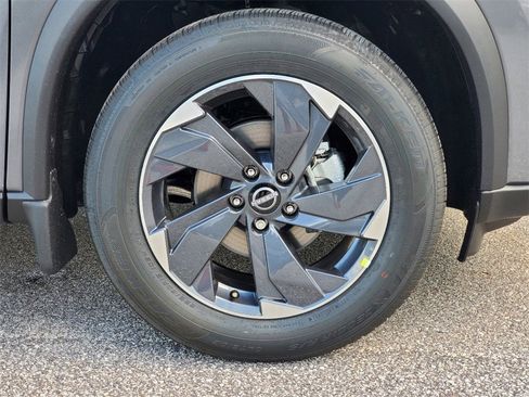 New 2025 Nissan Rogue S image 3