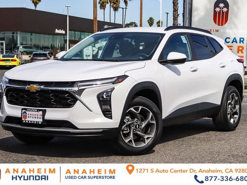 Used 2024 Chevrolet Trax LT w/ Driver Confidence Package image 1