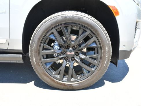 Used 2023 GMC Yukon Denali w/ Denali Reserve Package AWD/4WD image 4