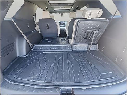 Used 2023 Chevrolet Traverse LT w/ LT Premium Package image 9