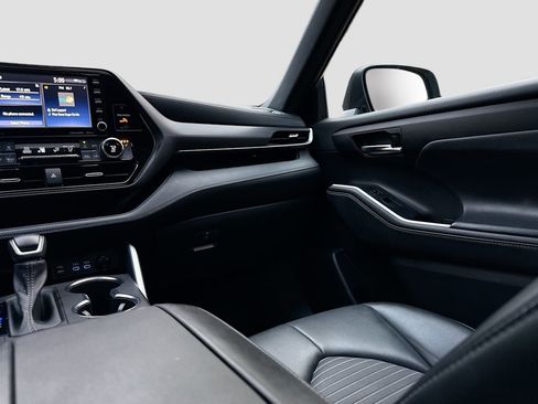 Used 2022 Toyota Highlander XSE image 23