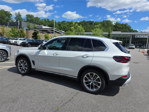 New 2026 BMW X5 xDrive40i w/ Premium Package AWD/4WD image 5