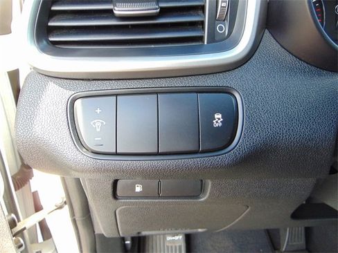 Used 2017 Kia Sorento LX image 19