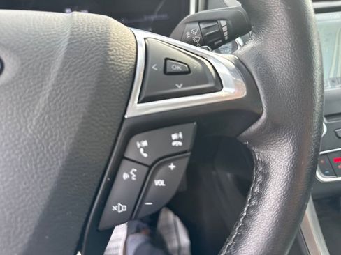 Used 2017 Ford Fusion SE w/ Fusion SE Technology Package image 42