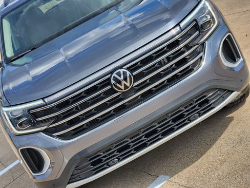 Used 2025 Volkswagen Atlas SE FWD image 14
