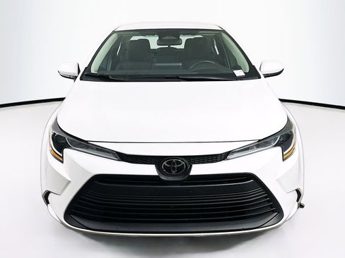 Used 2024 Toyota Corolla LE image 2