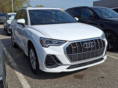 Certified 2025 Audi Q3 2.0T Premium AWD/4WD image 3