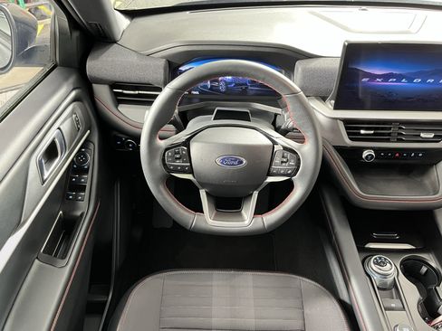 Used 2025 Ford Explorer ST-Line image 13