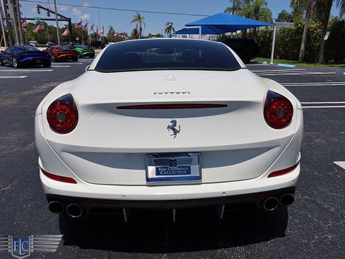 Used 2015 Ferrari California T RWD image 9