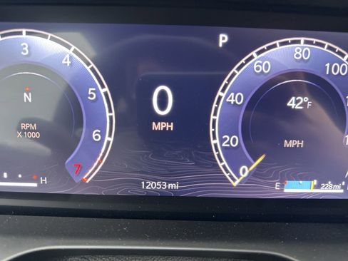 Used 2024 Jeep Grand Cherokee Limited image 25