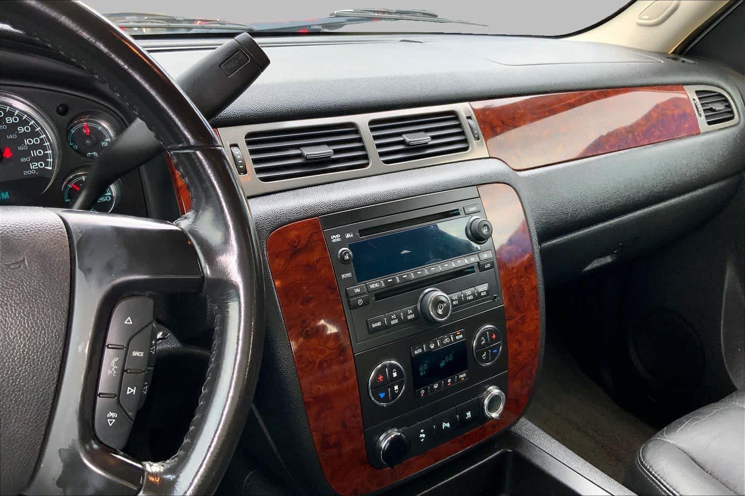 Used 2010 Chevrolet Tahoe LT w/ Luxury Package RWD image 6