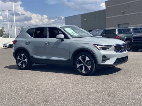 New 2025 Volvo XC40 B5 Core w/ Protection Package Premier image 4