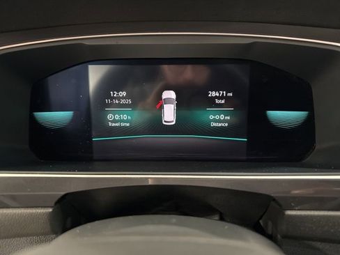 Certified 2022 Volkswagen Tiguan SE R-Line image 15