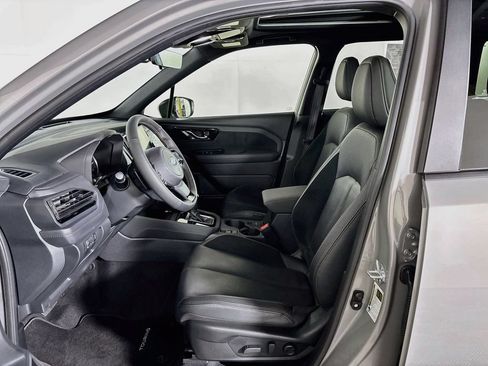 Used 2025 Subaru Forester Touring w/ Popular Package - Touring AWD/4WD image 12