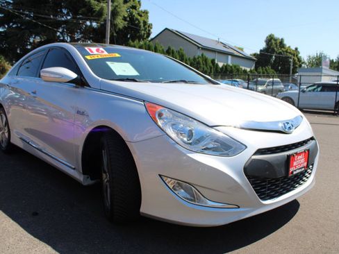 Used 2015 Hyundai Sonata Limited w/ Option Group 02 FWD image 3