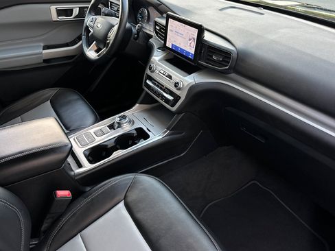 Certified 2022 Ford Explorer XLT w/ Equipment Group 202A image 16