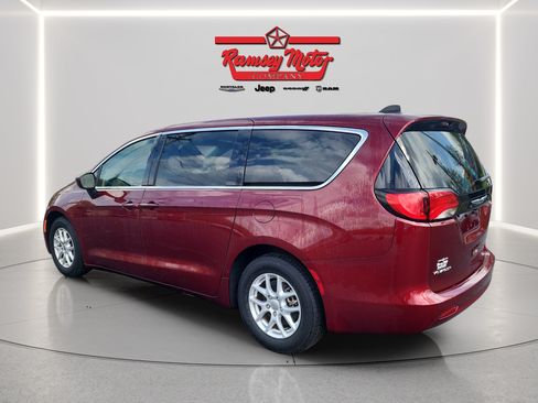 Used 2023 Chrysler Voyager LX FWD image 3
