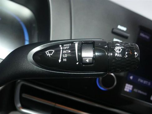Used 2025 Hyundai Elantra Sport FWD image 35