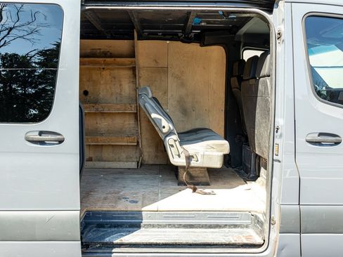 Used 2021 Mercedes-Benz Sprinter 2500 image 14