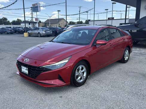 Used 2021 Hyundai Elantra SE FWD image 2