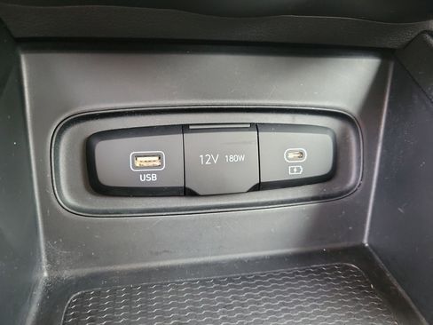 Used 2023 Hyundai Venue SEL image 26