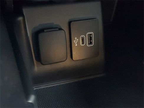 Used 2025 Ford Explorer ST-Line image 29