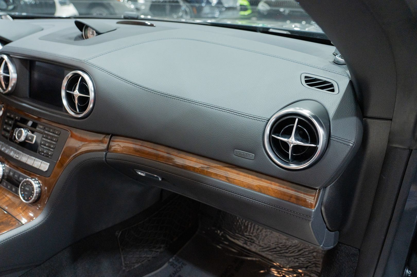 Used 2013 Mercedes-Benz SL 550 image 24
