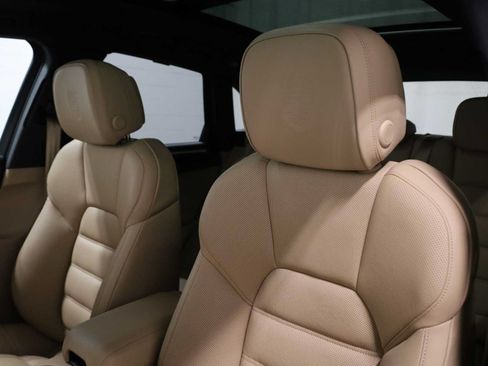 Certified 2026 Porsche Macan AWD/4WD image 19