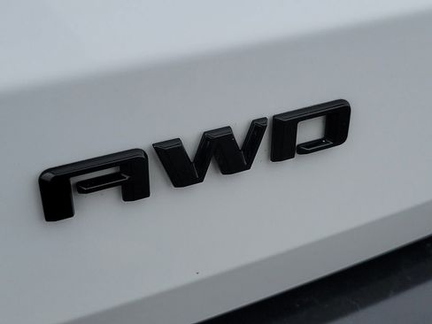 Used 2024 Chevrolet Traverse RS image 37