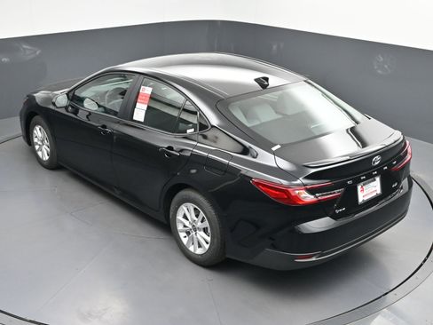Used 2025 Toyota Camry LE w/ Convenience Package image 34