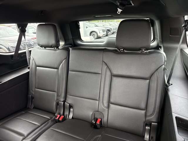 Used 2021 Chevrolet Suburban Z71 w/ Z71 Signature Package AWD/4WD image 7