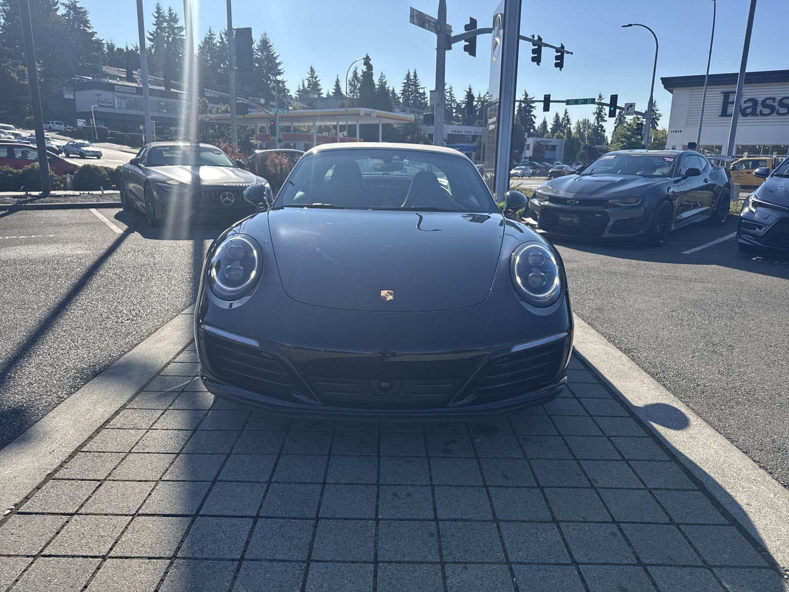 Used 2018 Porsche 911 Targa 4S AWD/4WD image 2