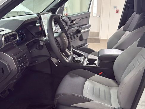 Certified 2025 Toyota Tacoma TRD Off-Road image 12