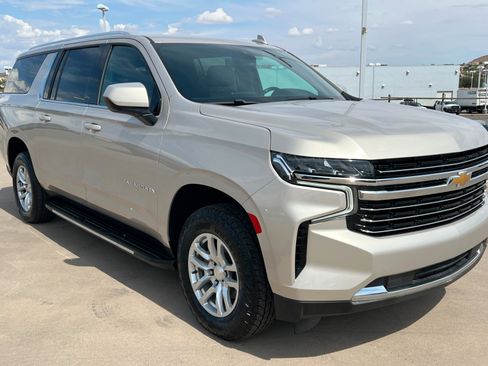 Used 2021 Chevrolet Suburban LT AWD/4WD image 8
