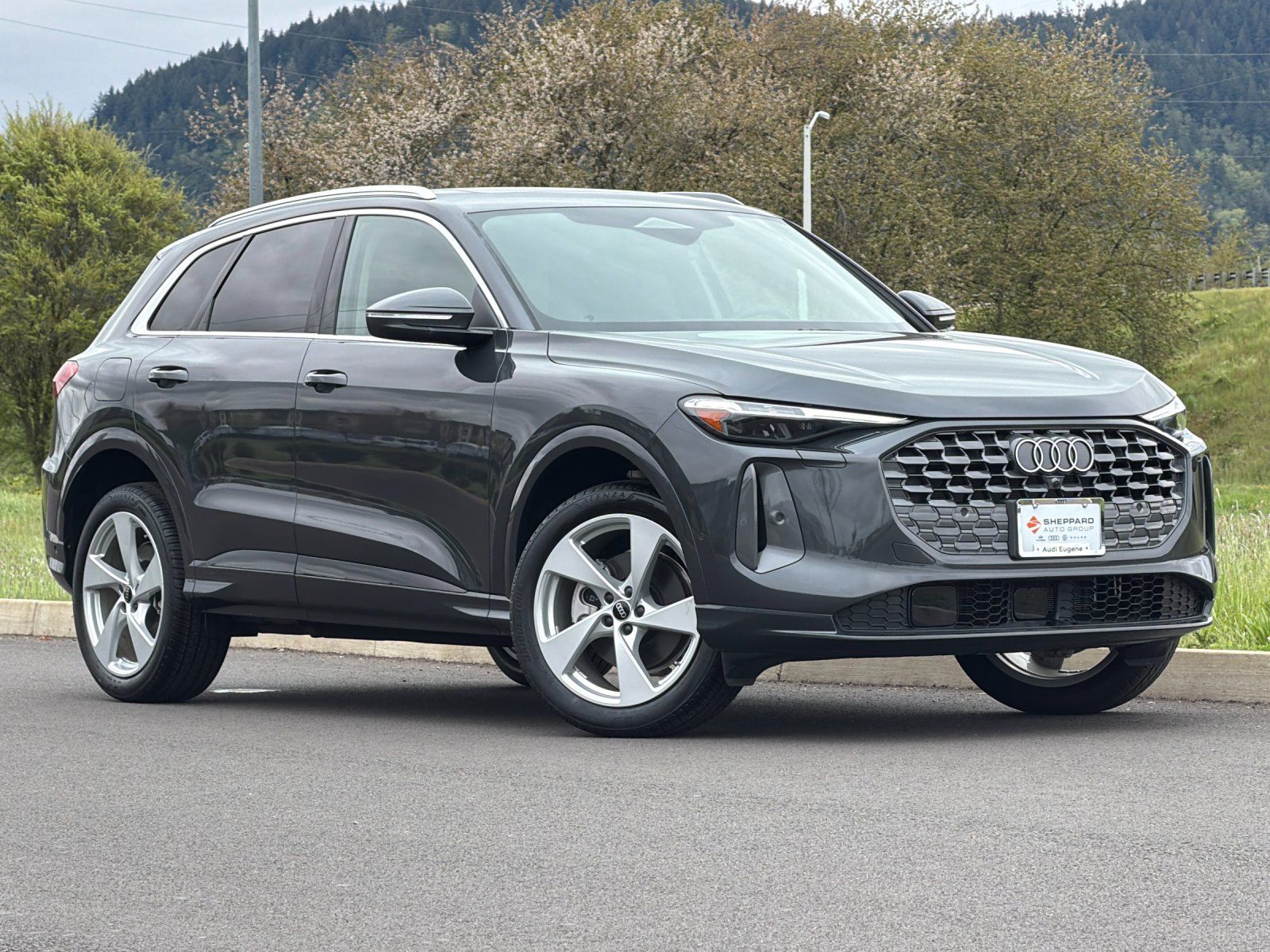 Used 2025 Audi Q5 Premium Plus w/ Premium Plus AWD/4WD image 1