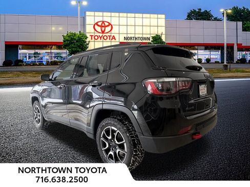 Used 2024 Jeep Compass Trailhawk image 3