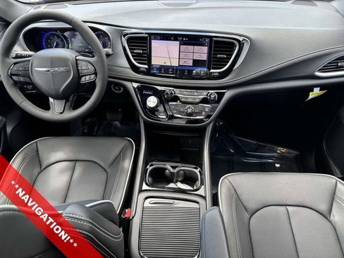 New 2026 Chrysler Pacifica Limited w/ S Appearance Package image 2