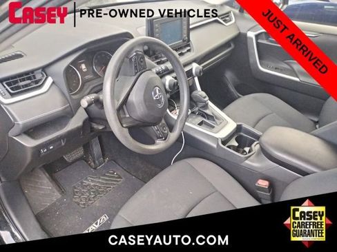 Used 2019 Toyota RAV4 LE image 1