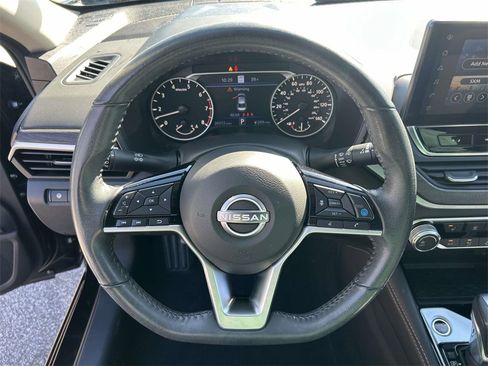 Used 2023 Nissan Altima 2.5 SV w/ SV Premium Package image 19